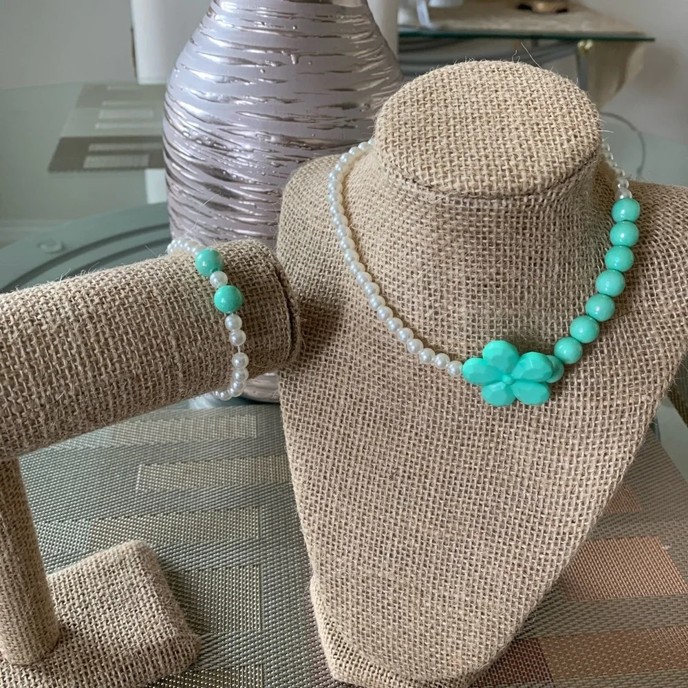 2/$10 Kids Jewelry | Turquoise & White Flower Necklace + Bracelet Set